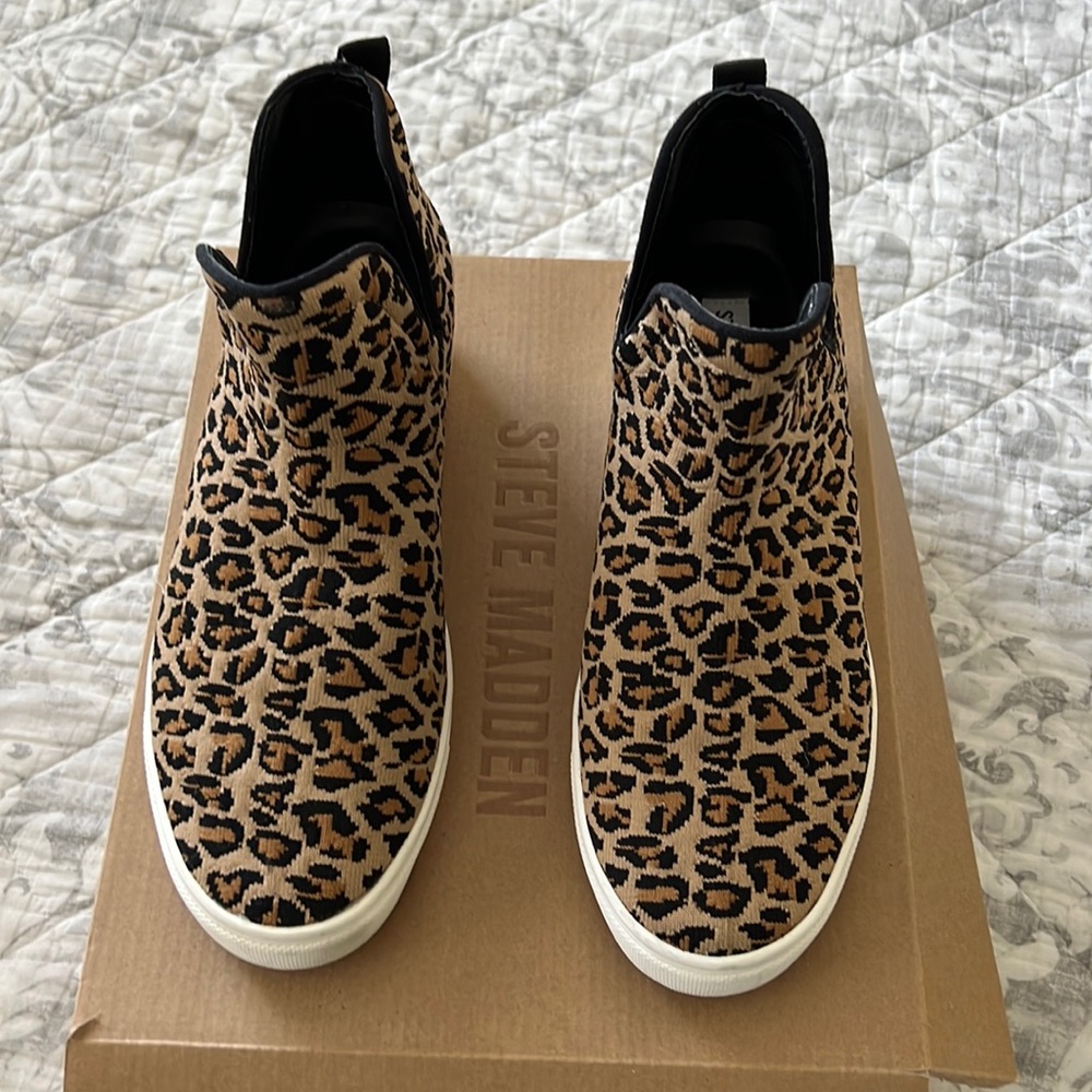 Steve Madden women leopard print high top shoes size 8